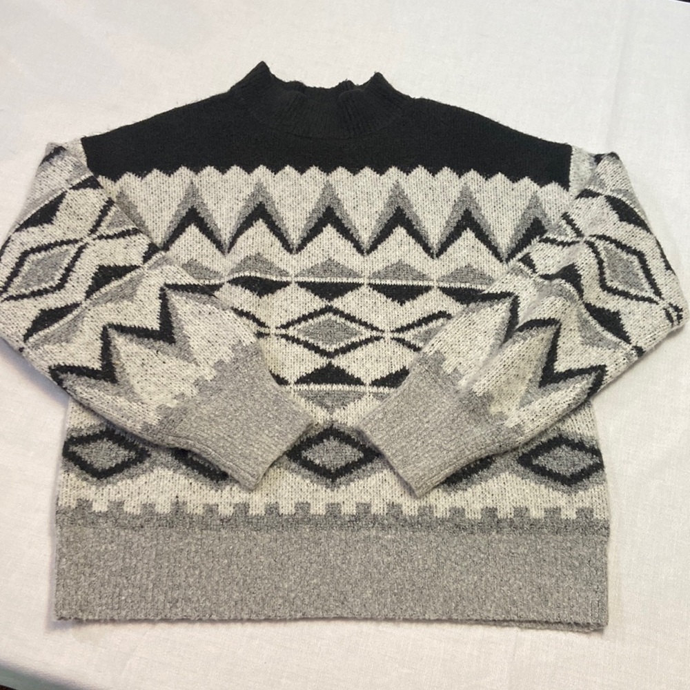 Beautiful Gray & Black Womens Sweater - Size M